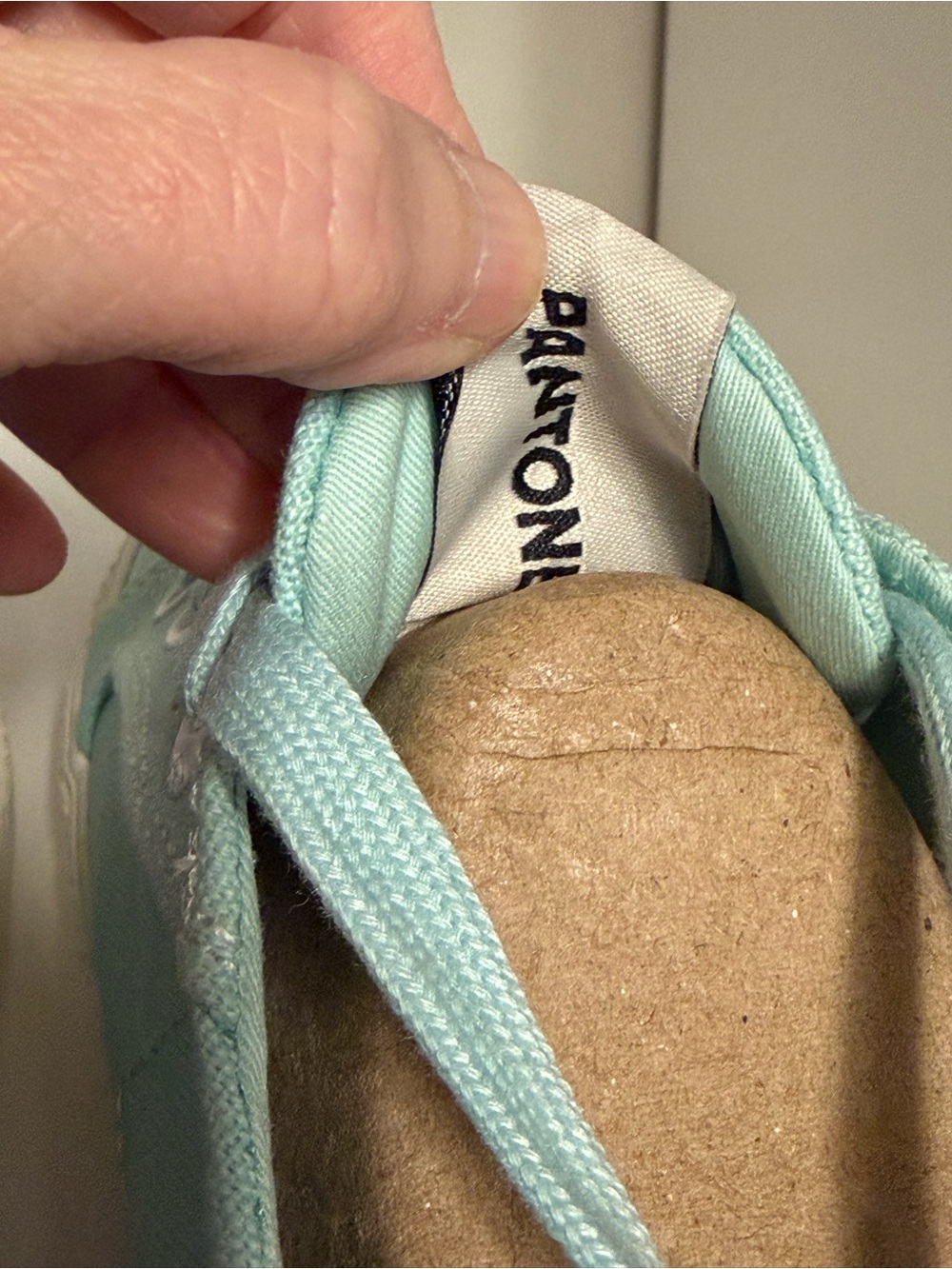 NEW Cariuma Pantone unisex sneaker eggshell blue Womens 7 Mens 5.5 - Picture 7 of 12